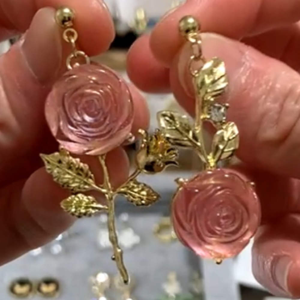 8 SETS IN GORGEOUS VERSATILE EARRINGS BUNDLE -NWT AND🔥🔥🔥 - Picture 2 of 9